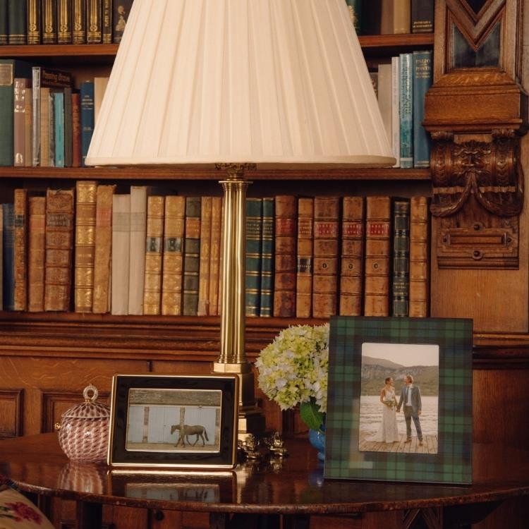 Černý tartanový rám hodinek