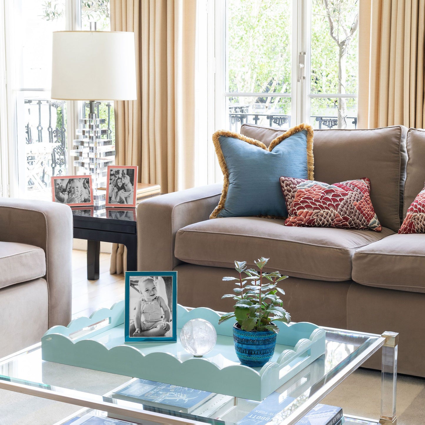 Eau De Nil Stor lackad pilgrimsmussla ottomansk bricka