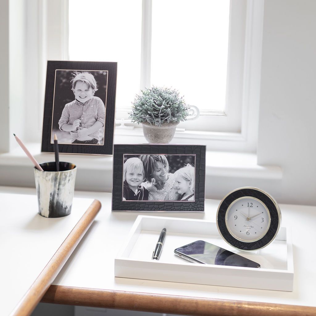 Vit liten lackad bricka