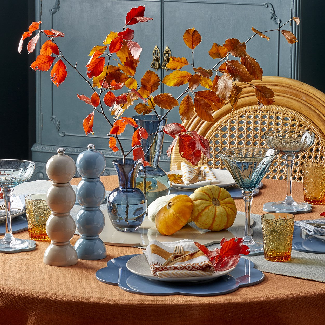 Cappuccino dekkebrikker i stor kamskjelllakk – sett med 4