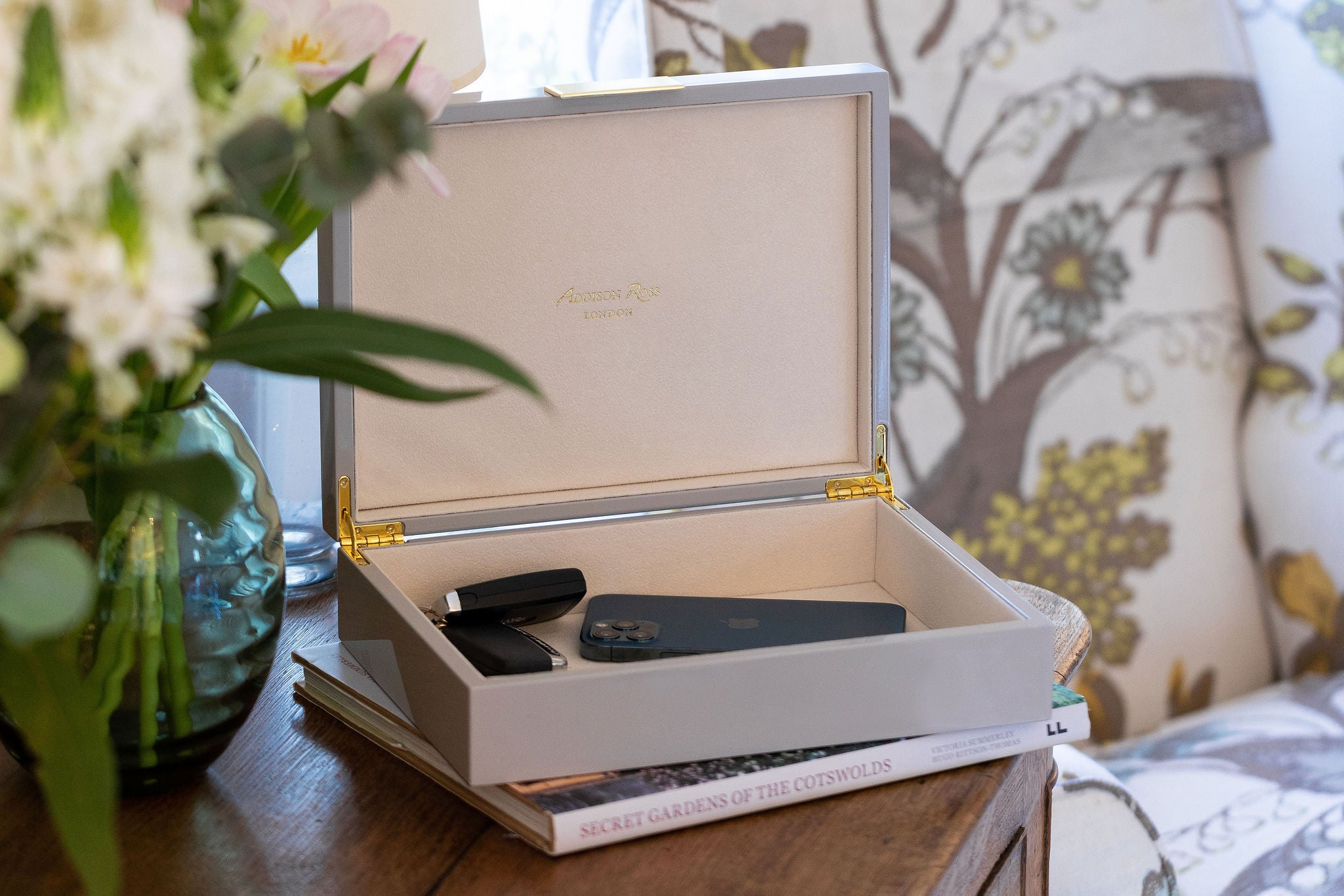 Large Lacquered Display Boxes with Gold – Addison Ross Ltd EU