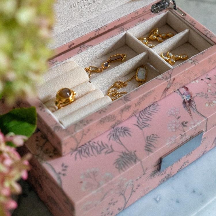 Pinkki Chinoiserie Box hopealla