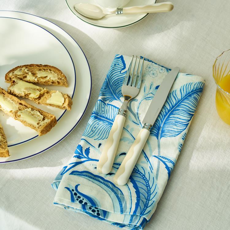 Wave Cutlery - Cappuccino & White (16‑Piece Set)