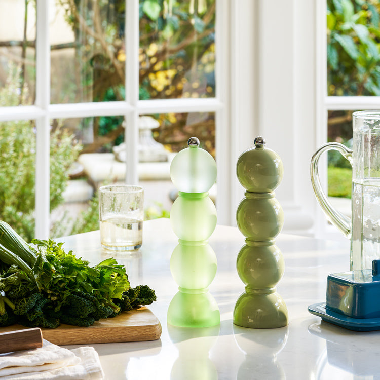 Salbeigrüne Spulensalz- oder Pfeffermühle